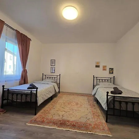 Barje Ii, Bright&sunny, Private Parking Apartment