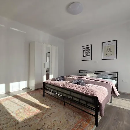 Barje Ii, Bright&sunny, Private Parking Apartment