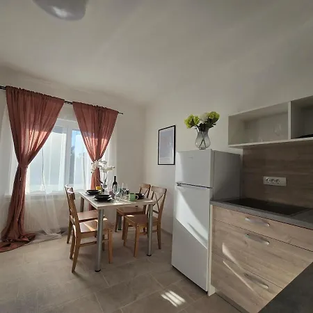 Barje Ii, Bright&sunny, Private Parking 아파트 류블랴나