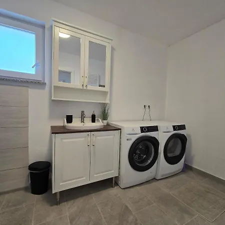 Barje Ii, Bright&sunny, Private Parking *