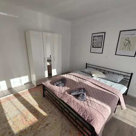 Barje Ii, Bright&sunny, Private Parking Appartement